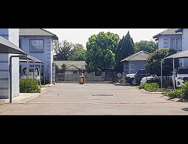 2 BEDROOM TOWNHOUSE FOR SALE IN CRYSTAL PARK